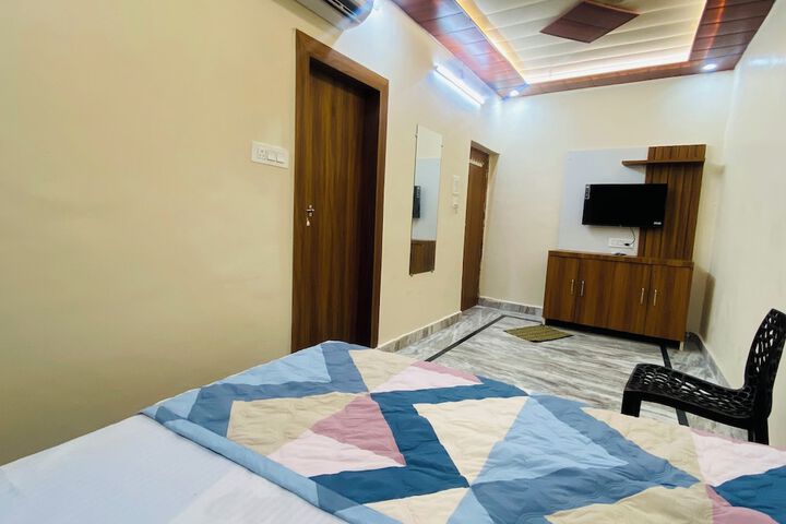 Room 7 of 11