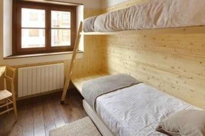 Room 12 of 27
