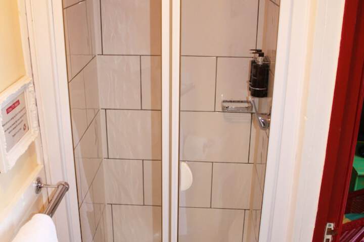 Room 204 of 272