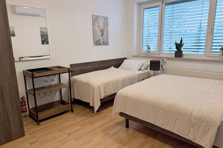 Room 6 of 45