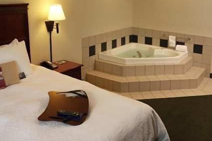 1 King Bed (1 of 13)