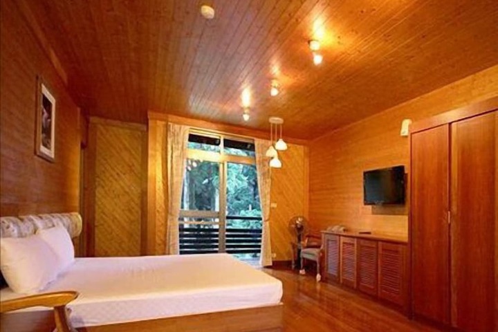 Room 33 of 42