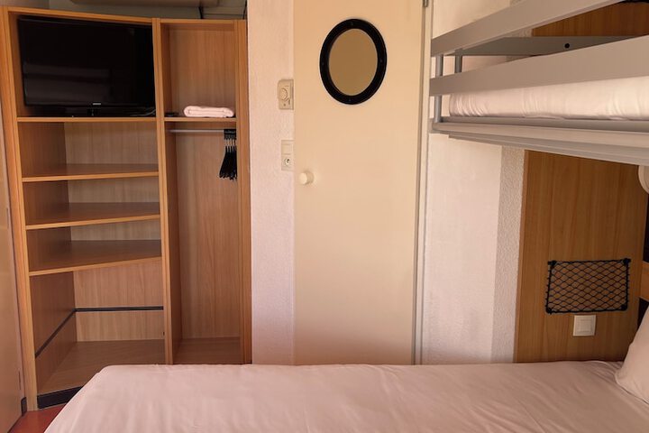Room 9 of 69