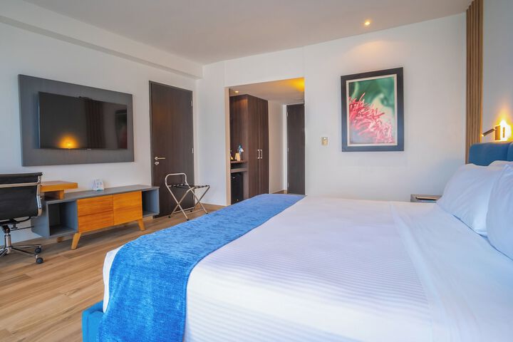 Room 14 of 93