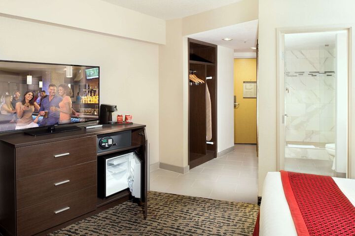 Room 17 of 178