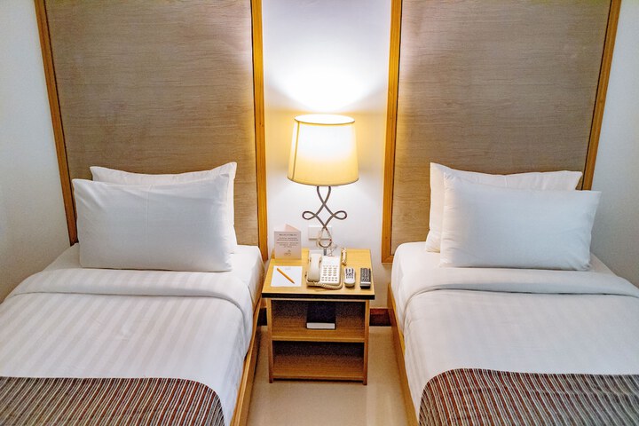 Room 5 of 15