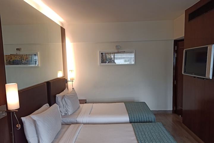 Room 9 of 22