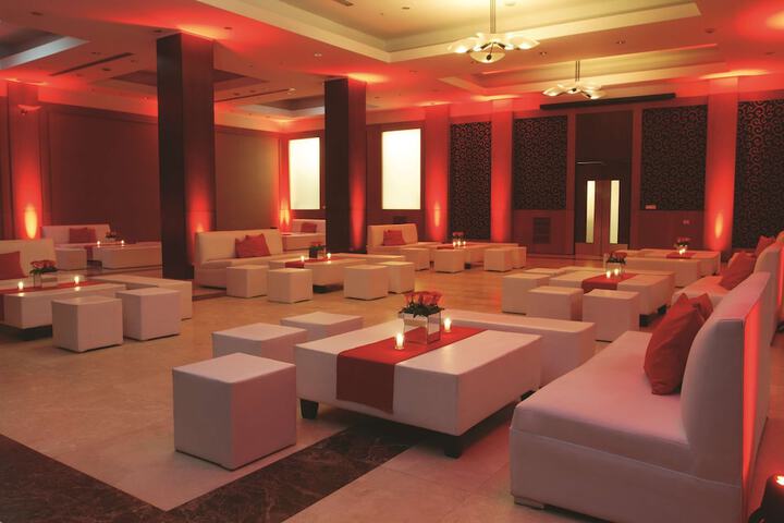 Lounge 38 of 55