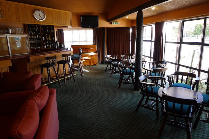 Lounge 28 of 36