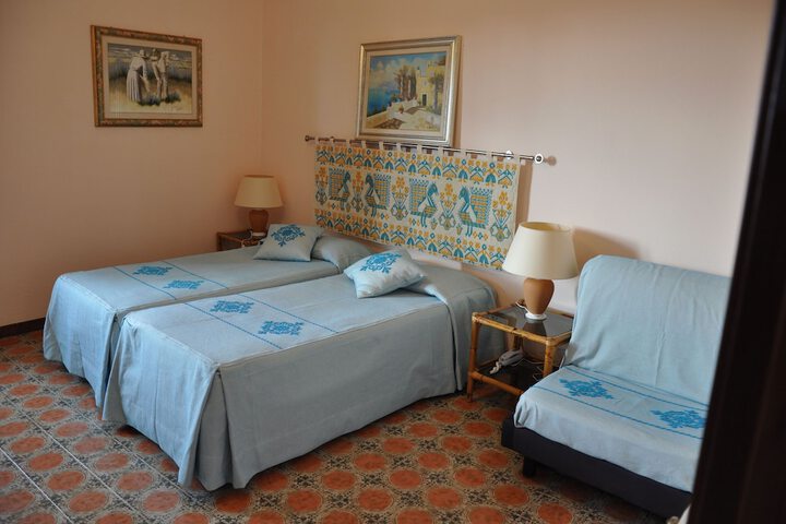 Room 6 of 31