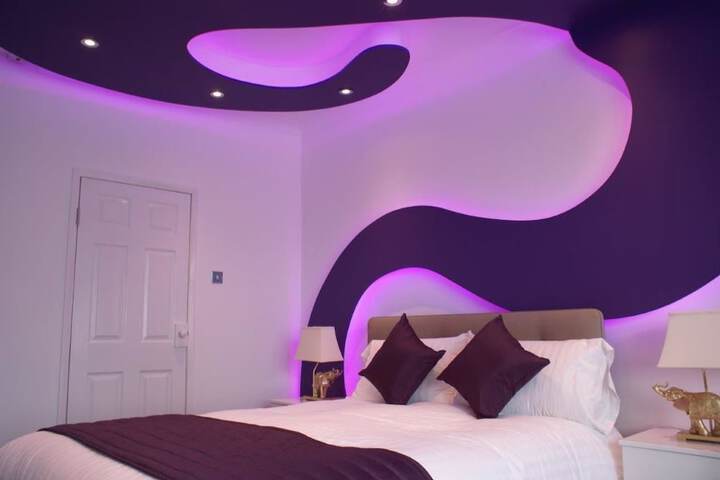 Room 4 of 73