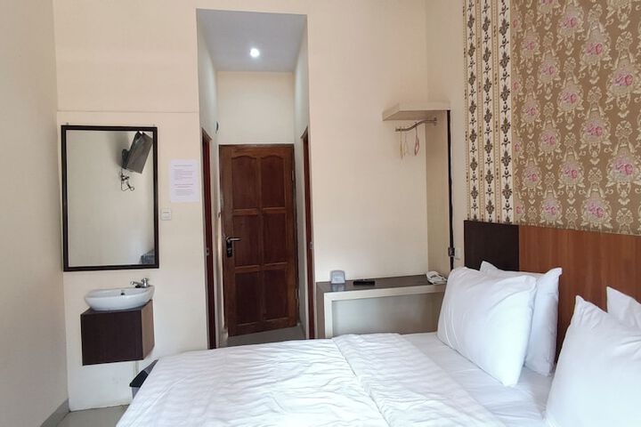 Room 3 of 34