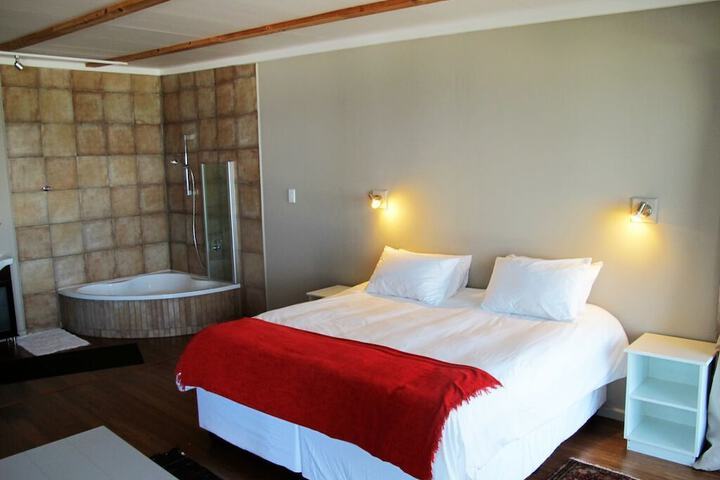 Room 2 of 37
