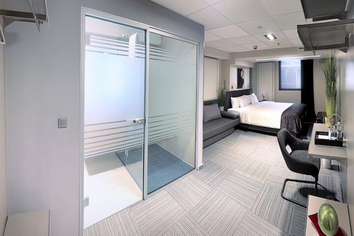 Room 12 of 33