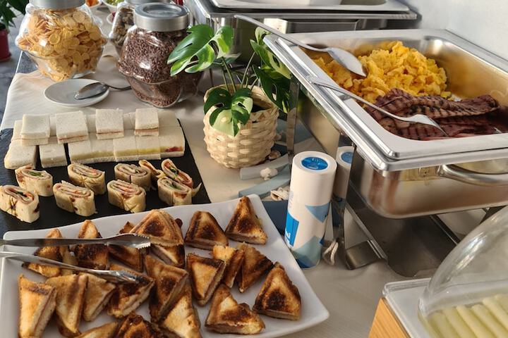 Breakfast/Coffee Service 82 of 119