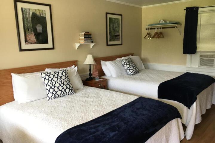 Comfort Double Room 2 Double Beds Lake View (1 of 4)