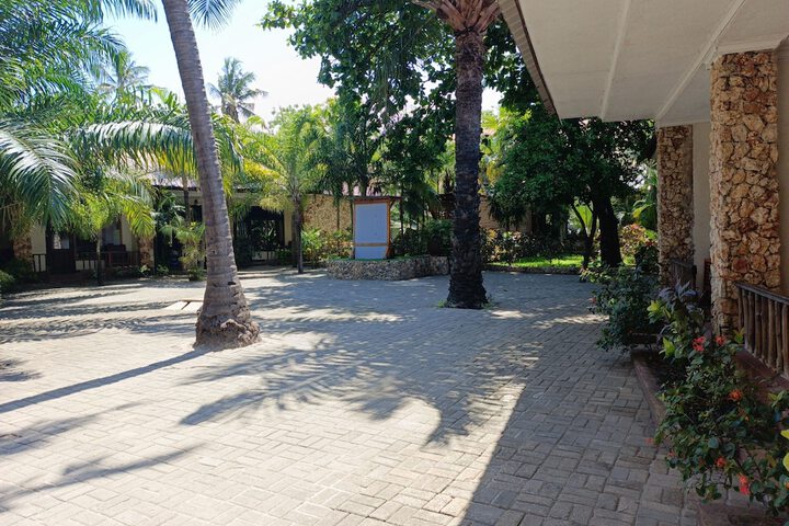 Hotel Exterior 113 of 146