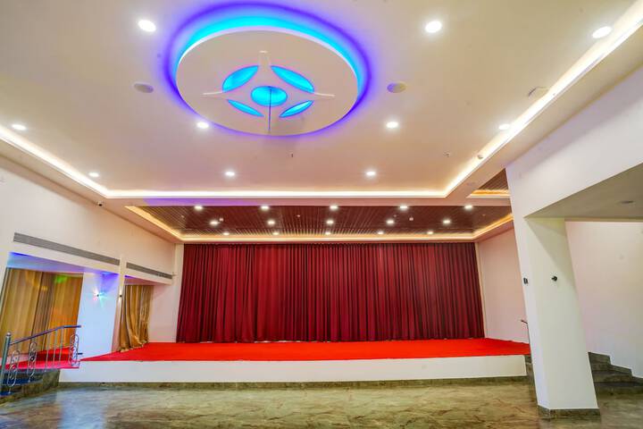 Ballroom/Hall 23 of 29