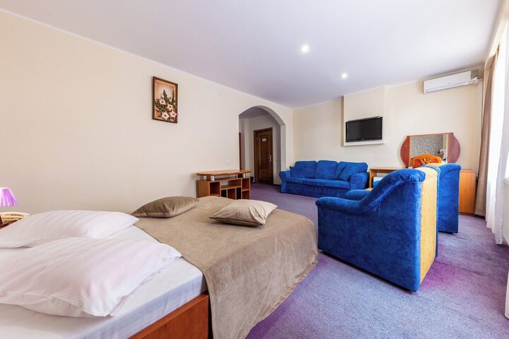 Room 3 of 37