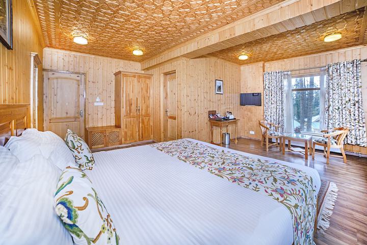 Room 6 of 24