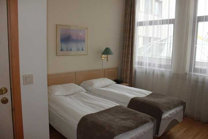 Room 8 of 34
