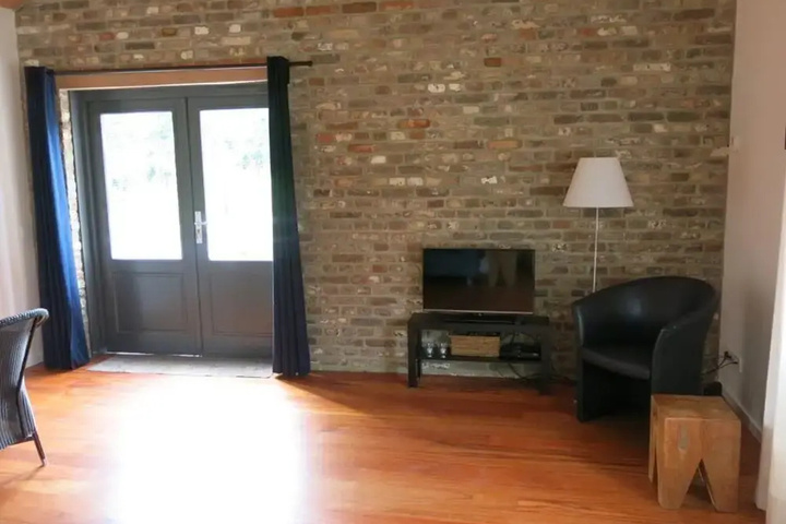 Room 2 of 16