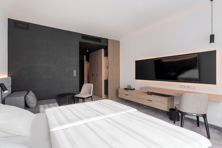 Room 8 of 29