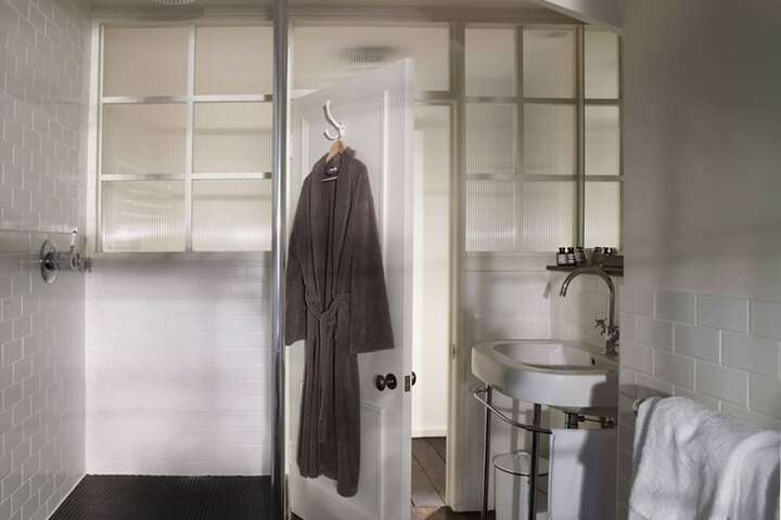 Room 33 of 74