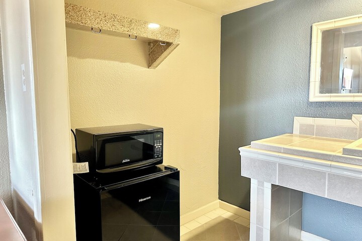 Room 5 of 11
