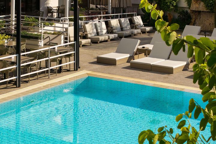 Hotel with Pool