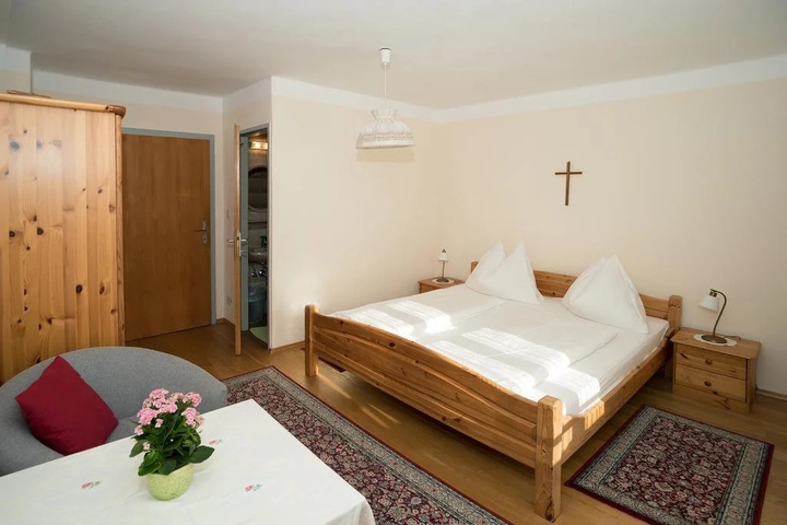 Room 3 of 20