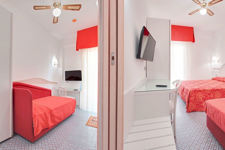 Room 8 of 32