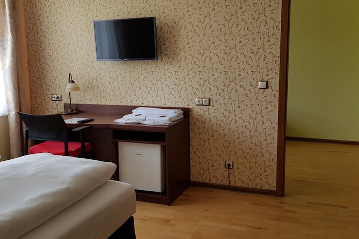 Room 7 of 79