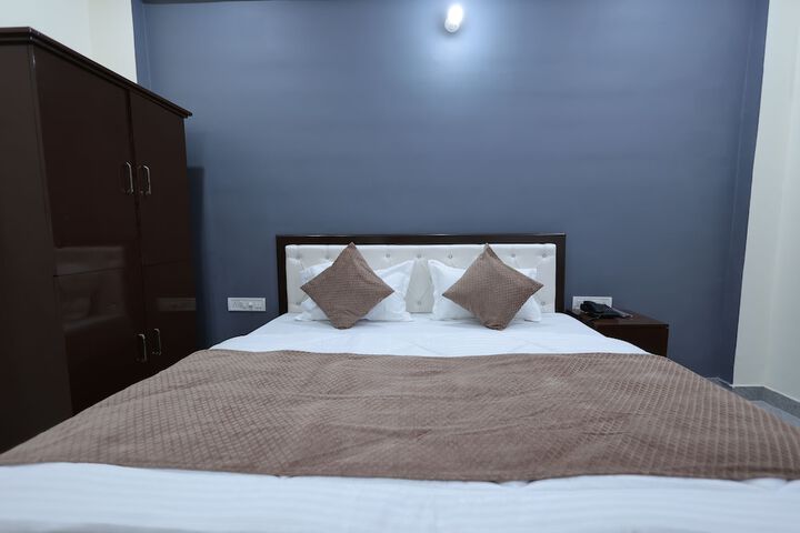 Room 14 of 83
