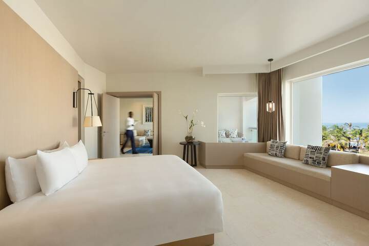 Room 4 of 169