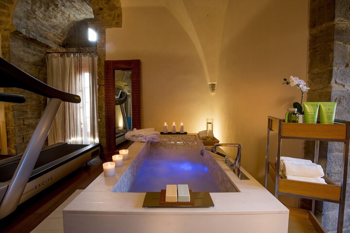Hot Tub 14 of 22