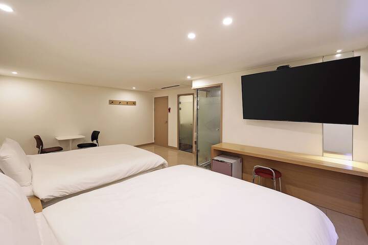 Room 19 of 44