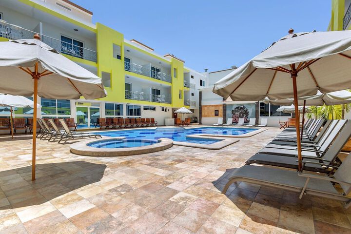 Hotel with Pool