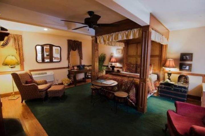Room 9 of 48