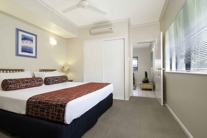 Room 3 of 37