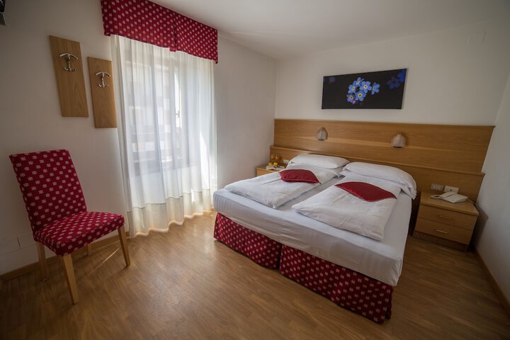 Room 8 of 50