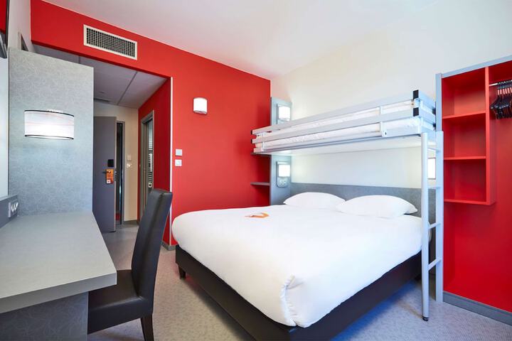 Room 13 of 38