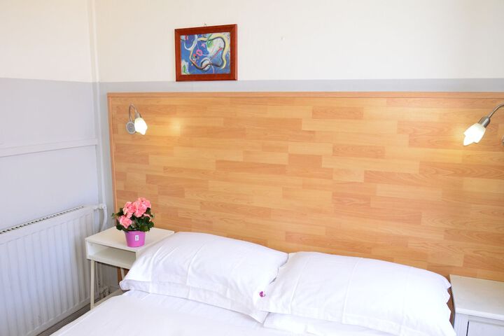 Room 9 of 52