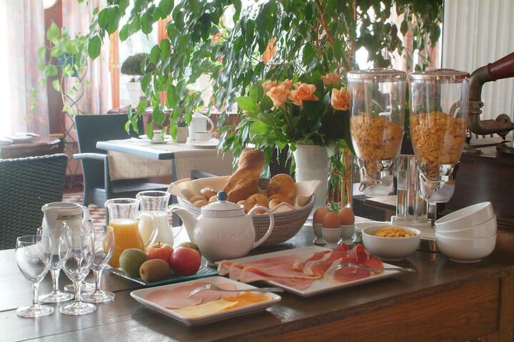 Breakfast/Coffee Service 23 of 37