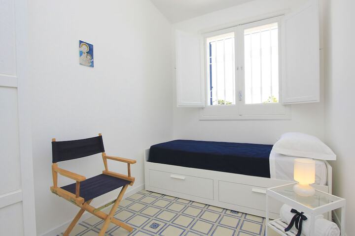 Room 4 of 112
