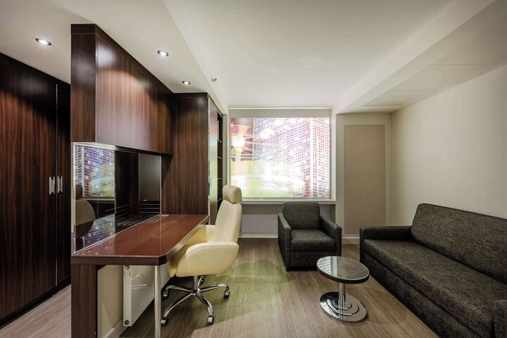 Room 32 of 157