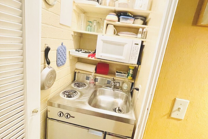 Studio King Bed Patio Kitchenette (29 of 51)