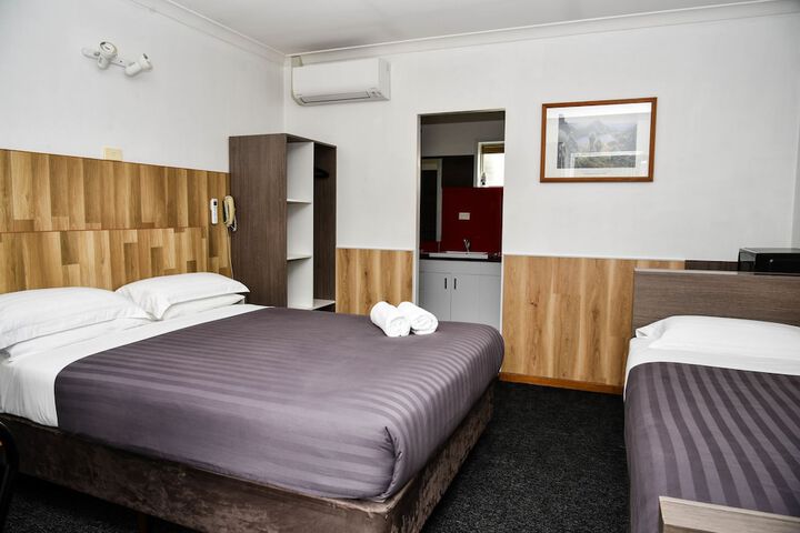 Room 17 of 46