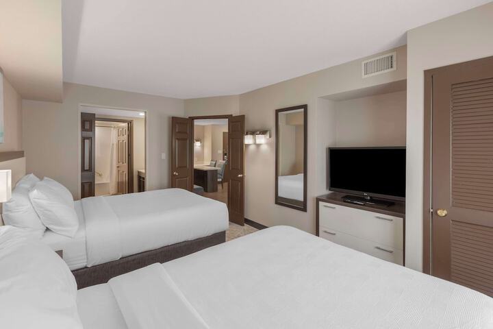 Room 9 of 33