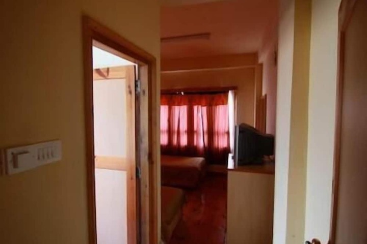 Room 5 of 16